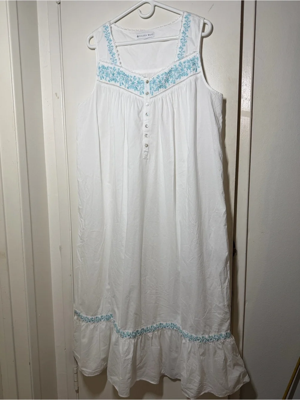 Eileen West White cotton nightgown Blue Embroidered Trim floral large